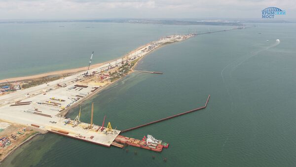 Рабочие завершили строительство временной инфраструктуры Крымского моста
