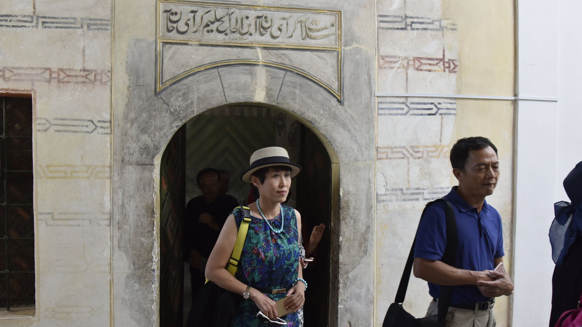 Китайские туристы на экскурсии в Ханском дворце в Бахчисарае - РИА Новости, 1920, 25.10.2025