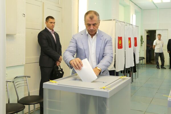 Председатель Государственного Совета РК Владимир Константинов проголосовал на выборах в Госдуму РФ