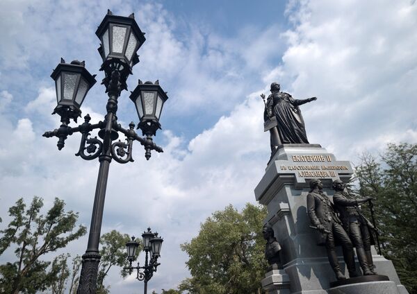 Памятник Екатерине II в Симферополе Памятник Екатерине II в Симферополе