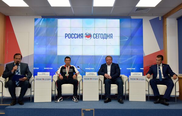 Пресс-конференция, посвященная победе крымчанина Владимир Ким на чемпионате мира по тхэквондо среди ветеранов по версии ITF Пресс-конференция, посвященная победе крымчанина Владимир Ким на чемпионате мира по тхэквондо среди ветеранов по версии ITF