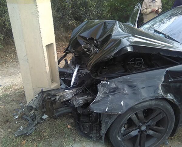 На трассе Симферополь-Алушта Mercedes протаранил троллейбусный столб На трассе Симферополь-Алушта Mercedes протаранил троллейбусный столб