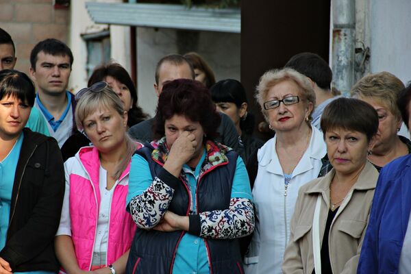 Траурный митинг в память об убитых 26 сентября 2015 года сотрудниках подстанции скорой помощи №2 в Симферополе Траурный митинг в память об убитых 26 сентября 2015 года сотрудниках подстанции скорой помощи №2 в Симферополе
