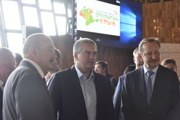 Министр курортов и туризма Республики Крым Сергей Стрельбицкий, глава Крыма Сергей Аксенов и замдиректора Ростуризма Алексей Конюшков на III туристском форуме Открытый Крым в Ялте Министр курортов и туризма Республики Крым Сергей Стрельбицкий, глава Крыма Сергей Аксенов и замдиректора Ростуризма Алексей Конюшков на III туристском форуме Открытый Крым в Ялте