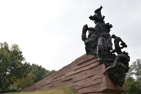Мемориал, посвященный трагедии в Бабьем Яру в Киеве Мемориал, посвященный трагедии в Бабьем Яру в Киеве