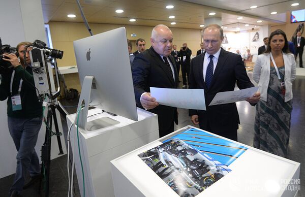 Президент Российской Федерации Владимир Путин во время посещения Международного информационного агентства Россия сегодня