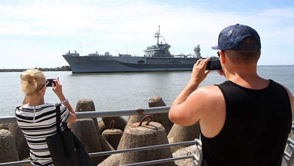 Флагманский корабль 6-го флота ВМС США USS Mount Whitney в порту Клайпеды. Июнь 2016 года