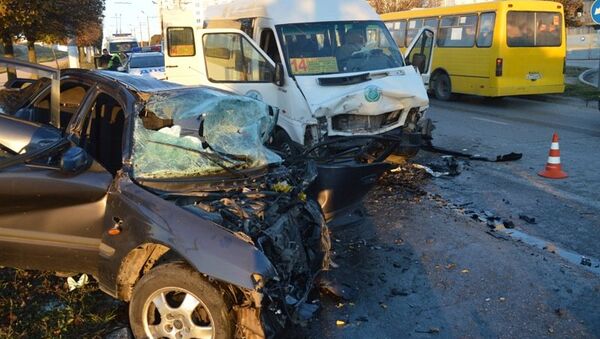 ДТП с участием маршрутного такси и легкового автомобиля Mazda в Севастополе