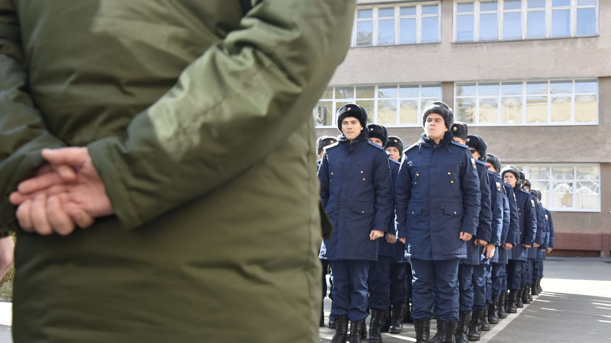 Прошедшие срочную службу. Осенняя форма призывника. Синяя Военная форма призывника. Призывники ВВС. ВКС призывники.