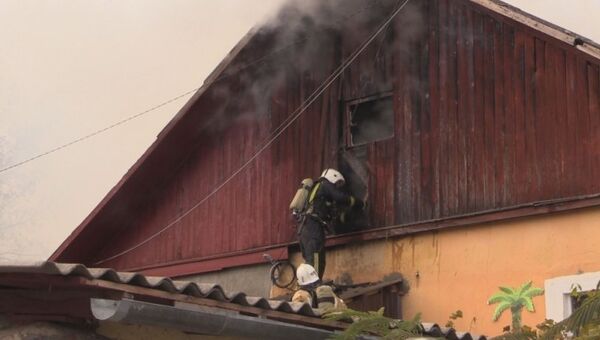 Спасатели ликвидировали пожар в жилом доме Симферополя