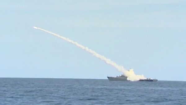 Пуски крылатых ракет и маневры кораблей в подборке Минобороны ко дню ВМФ РФ