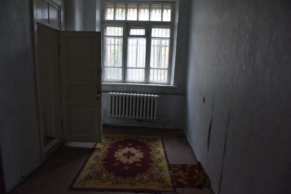 Здание караимской кенасы в Симферополе Здание караимской кенасы в Симферополе