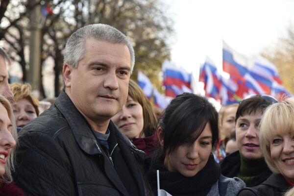 Симферополь отметил День народного единства. На фото: глава Республики Крым Сергей Аксенов во время праздничный мероприятий Симферополь отметил День народного единства. На фото: глава Республики Крым Сергей Аксенов во время праздничный мероприятий