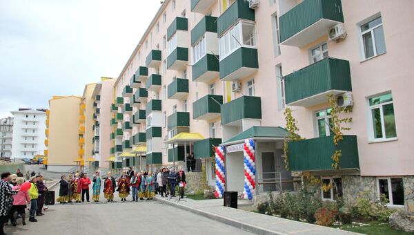 Более ста крымских семей переселились из аварийного жилья в новые квартиры