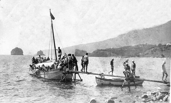 Морская прогулка в лагере Артек. 1927 год
