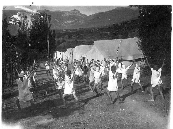 Зарядка в лагере Артек. 1926 год