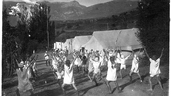 Зарядка в лагере Артек. 1926 год