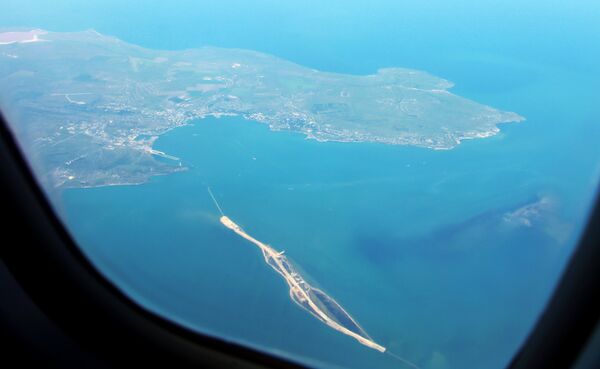 Вид из самолёта на Керченский пролив и остров Тузла
