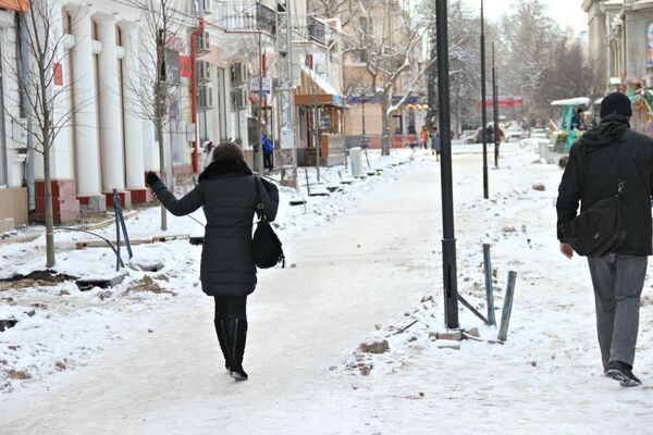 Снег и гололед в Симферополе. Архивное фото