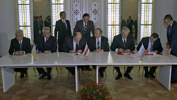 Подписание Беловежских соглашений в Белоруссии. 8 декабря 1991 года