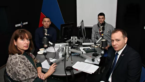Участники программы От тебя зависит на радио Спутник в Крыму. Тема: проблемы переселения жильцов из аварийного жилья в поселке Гвардейское Симферопольского района