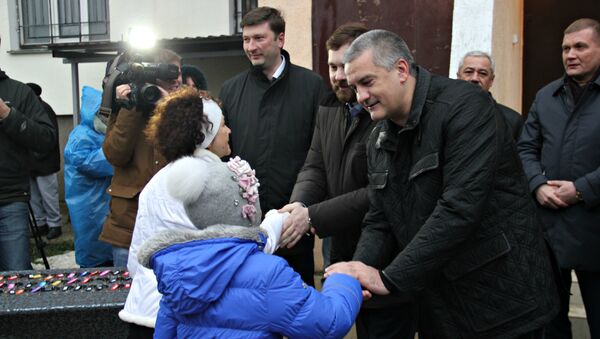 В Симферополе вручили ключи от квартир семьям из числа реабилитированных граждан