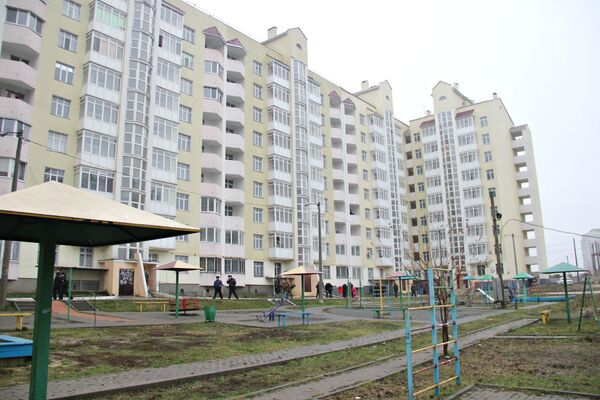 Дом в Симферополе, в котором получили квартиры семьи из числа реабилитированных Дом в Симферополе, в котором получили квартиры семьи из числа реабилитированных