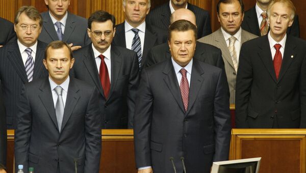 Премьер-министр Украины Виктор Янукович и его заместитель Андрей Клюев (справа налево на первом плане)