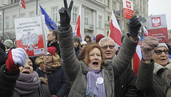 Митинг в Варшаве у президентского дворца