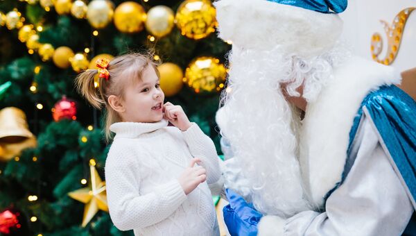 Девочка с Дедом Морозом