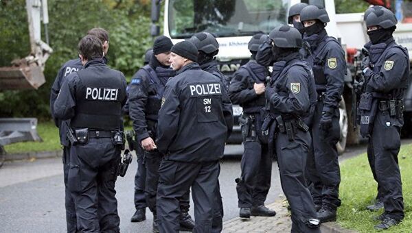 Сотрудники немецкой полиции