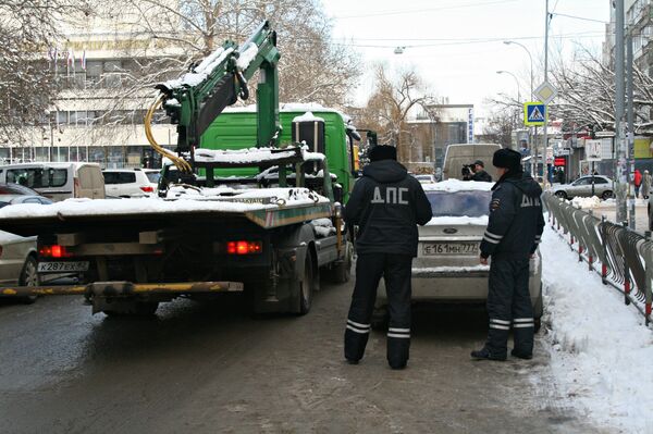 Эвакуация неправильно припаркованных автомобилей в Симферополе Эвакуация неправильно припаркованных автомобилей в Симферополе