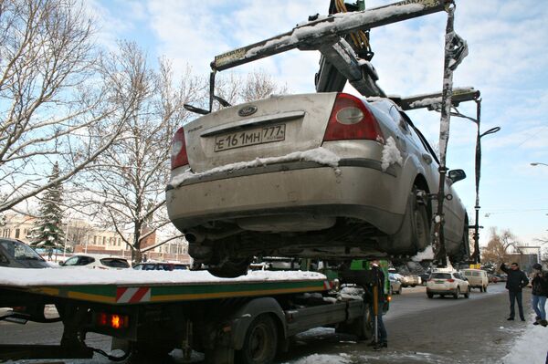 Эвакуация неправильно припаркованных автомобилей в Симферополе Эвакуация неправильно припаркованных автомобилей в Симферополе