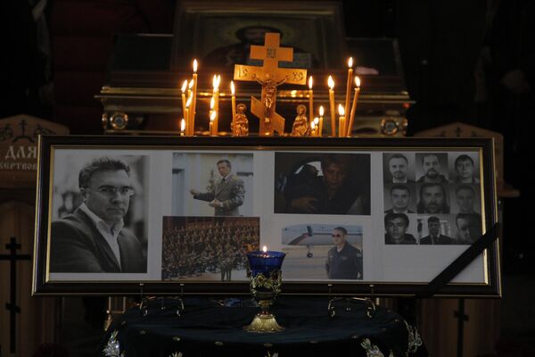 Панихида в В Кафедральном соборе Святого Александра Невского в Симферополе по погибшим в результате крушения самолета Ту-154 Панихида в В Кафедральном соборе Святого Александра Невского в Симферополе по погибшим в результате крушения самолета Ту-154