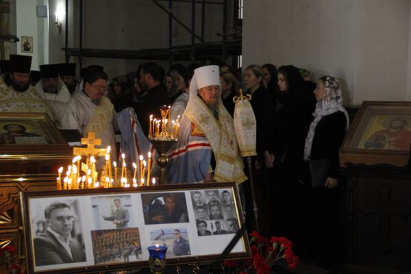 Панихида в В Кафедральном соборе Святого Александра Невского в Симферополе по погибшим в результате крушения самолета Ту-154 Панихида в В Кафедральном соборе Святого Александра Невского в Симферополе по погибшим в результате крушения самолета Ту-154