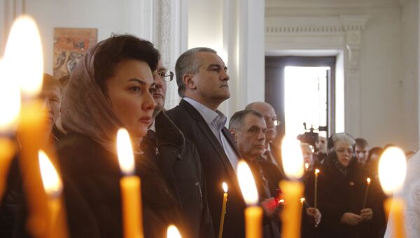Панихида в В Кафедральном соборе Святого Александра Невского в Симферополе по погибшим в результате крушения самолета Ту-154