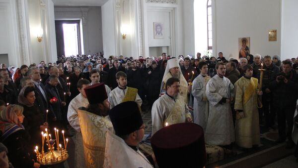 Панихида в В Кафедральном соборе Святого Александра Невского в Симферополе по погибшим в результате крушения самолета Ту-154