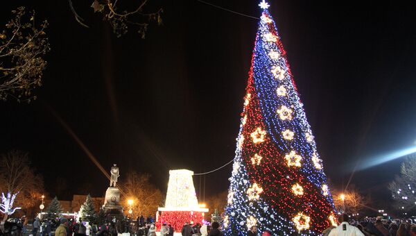 Главная новогодняя елка Севастополя на площади Нахимова