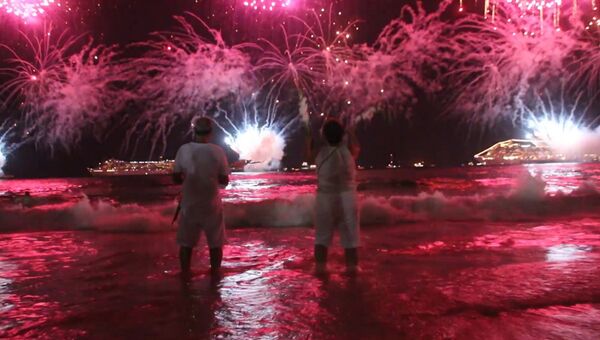Салюты, новогодние купания и праздничные шоу – как в мире встретили 2017 год