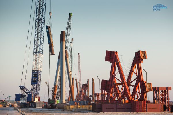 Погружено 50% от всего объема свай моста в Крым Погружено 50% от всего объема свай моста в Крым