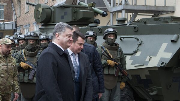 Петр Порошенко с украинскими военными
