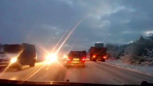 На обледенелой трассе в Крыму застряли фуры, легковушки и автобусы На обледенелой трассе в Крыму застряли фуры, легковушки и автобусы
