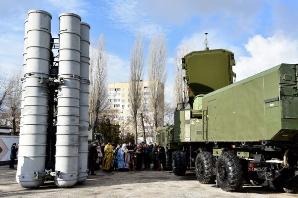 В Феодосии на боевое дежурство заступил полк, вооруженный комплексами ПВО С-400 Триумф В Феодосии на боевое дежурство заступил полк, вооруженный комплексами ПВО С-400 Триумф