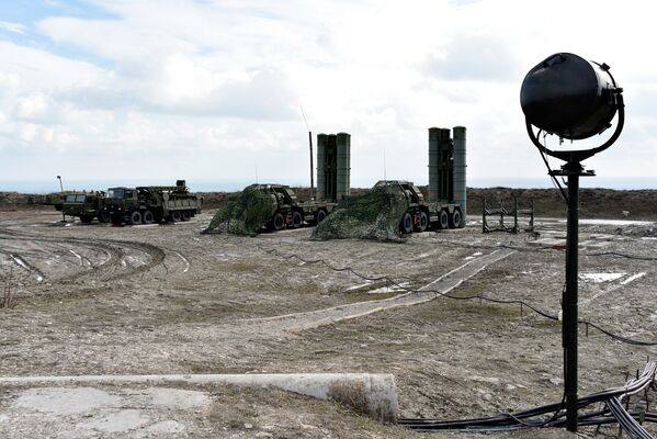 В Феодосии на боевое дежурство заступил полк, вооруженный комплексами ПВО С-400 Триумф