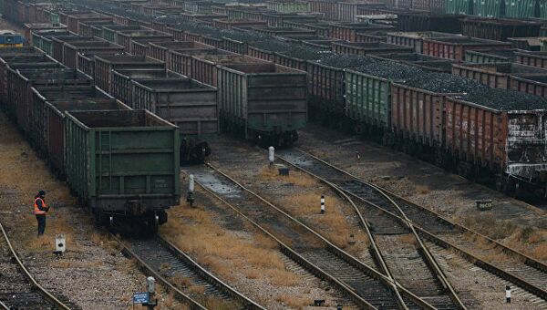Вагоны с углем на железной дороге, Украина