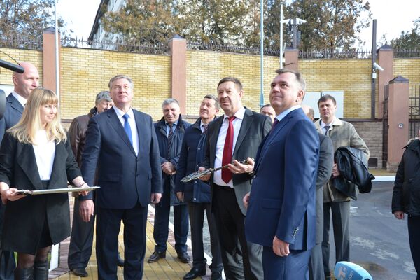 В Бахчисарае открыли новое здание крымского управления ФСБ. Слева направо: заместитель начальника УКС ФСБ России Юрий Сулин, руководитель Управления ФСБ России по Республике Крым и Севастополю Виктор Палагин, первый заместитель директора ФСБ России – руководитель Пограничной службы ФСБ России Владимир Кулишов В Бахчисарае открыли новое здание крымского управления ФСБ. Слева направо: заместитель начальника УКС ФСБ России Юрий Сулин, руководитель Управления ФСБ России по Республике Крым и Севастополю Виктор Палагин, первый заместитель директора ФСБ России – руководитель Пограничной службы ФСБ России Владимир Кулишов