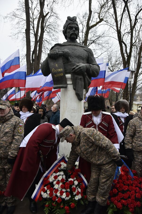 В Симферополе прошел митинг по случаю 363-й годовщины Переяславской рады В Симферополе прошел митинг по случаю 363-й годовщины Переяславской рады