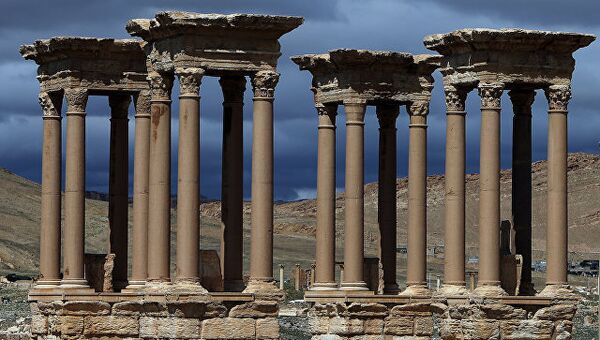 Античный тетрапилон в Пальмире, Сирия