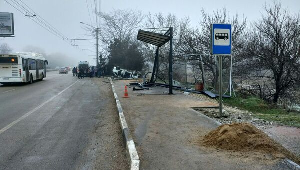 Авария в Симферополе, в результате которой водитель автомобиля ВАЗ 211440 на остановке общественного транспорта допустил наезд на 6-летнего пешехода