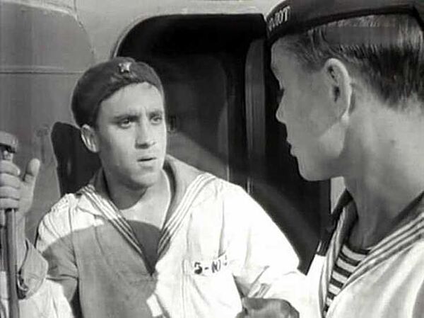 Стоп-кадр из фильма Увольнение на берег, режиссер Ф. Миронер (1961 год) Стоп-кадр из фильма Увольнение на берег, режиссер Ф. Миронер (1961 год)